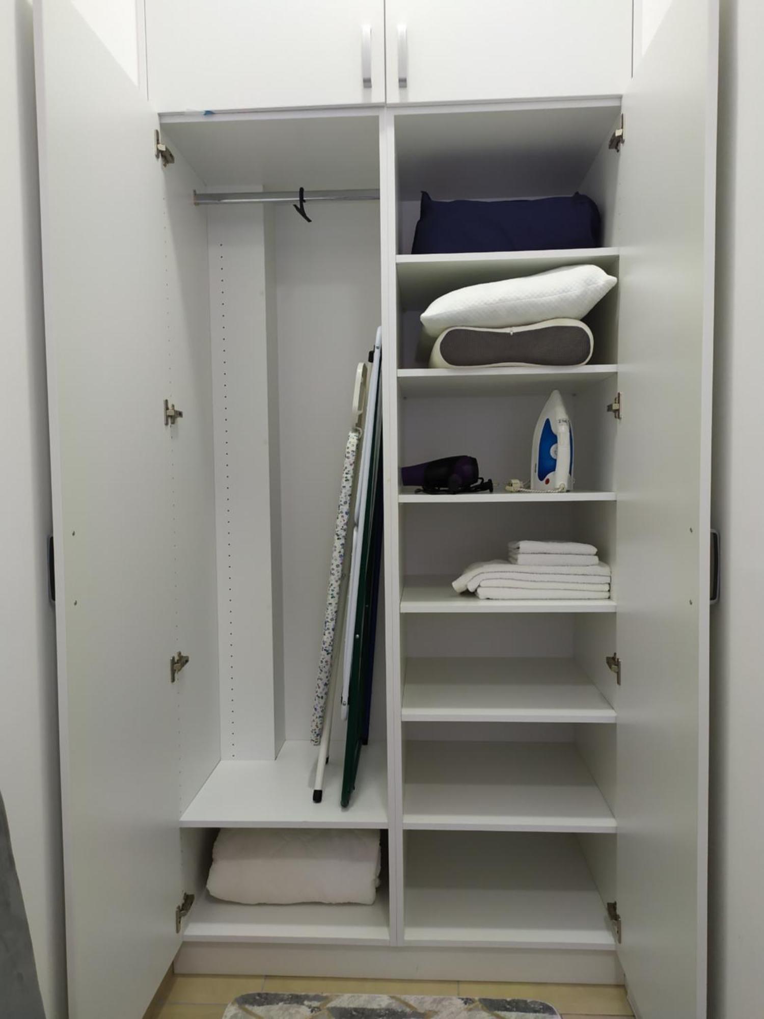 One-bedroom In The Center Of On A Quiet Street 5 Minutes To The Apartment *
