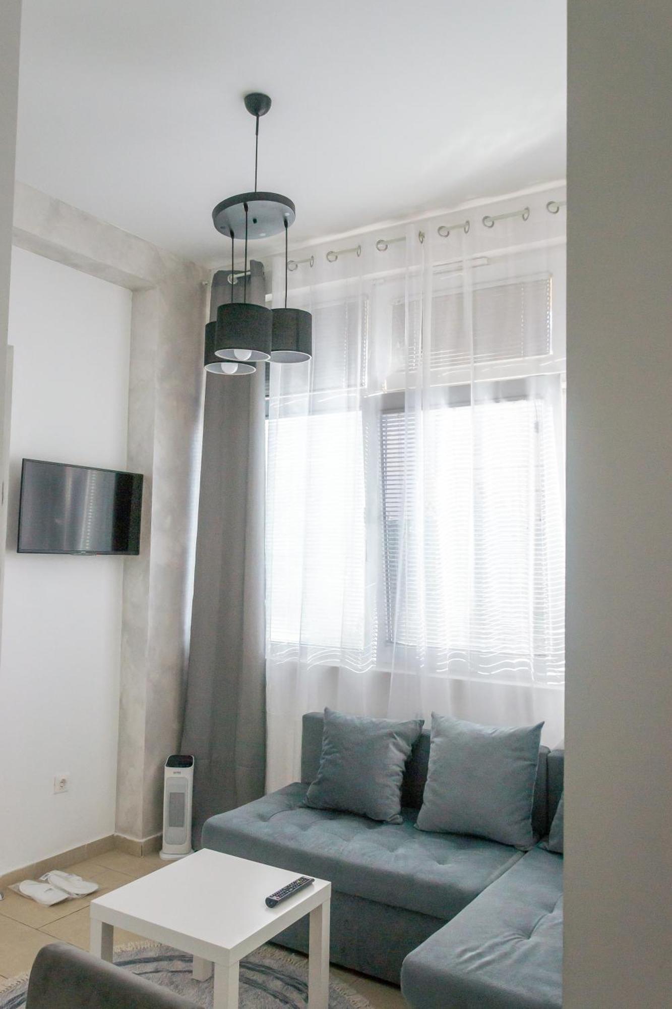 Apartment One-bedroom In The Center Of On A Quiet Street 5 Minutes To The