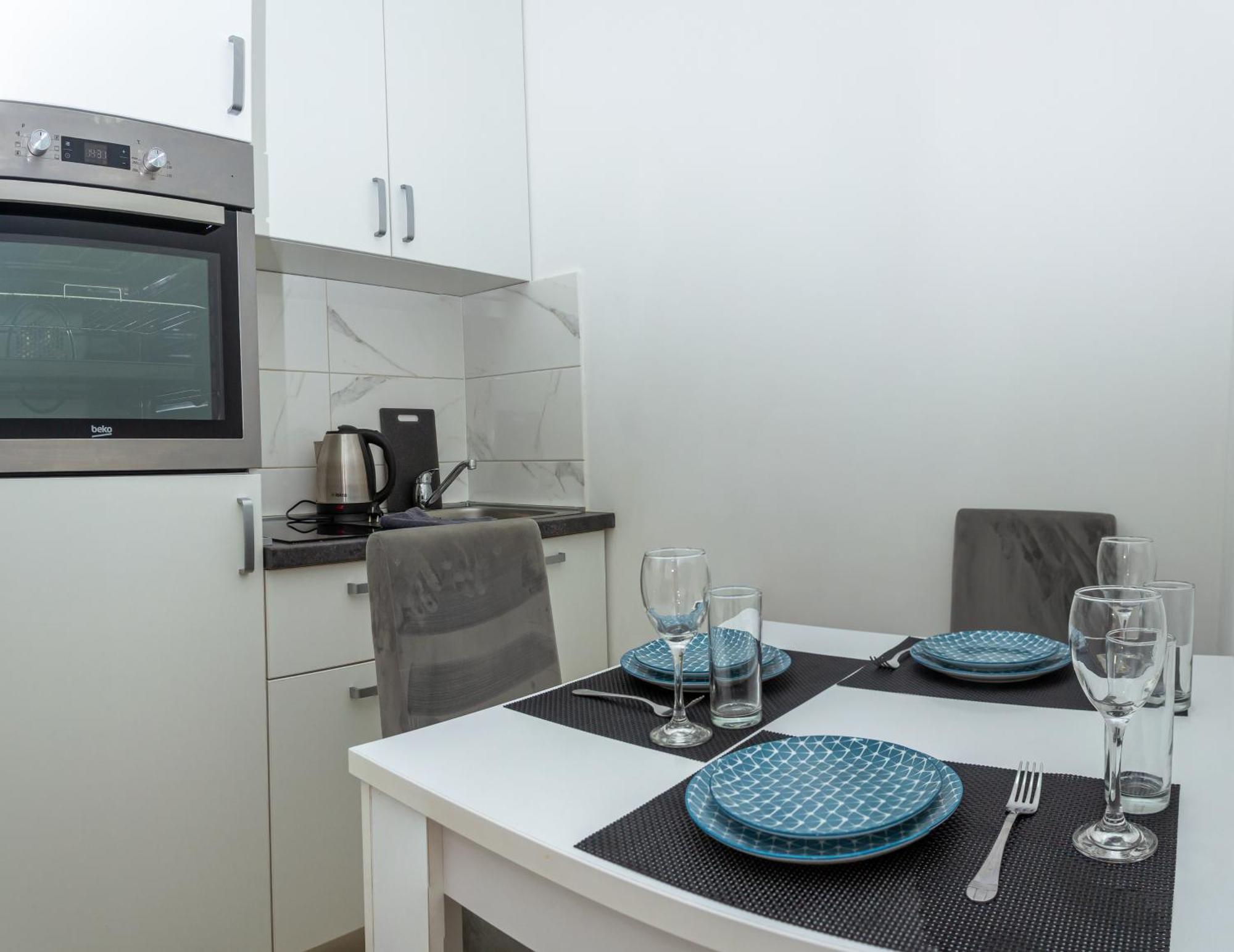 Apartment One-bedroom In The Center Of On A Quiet Street 5 Minutes To The *