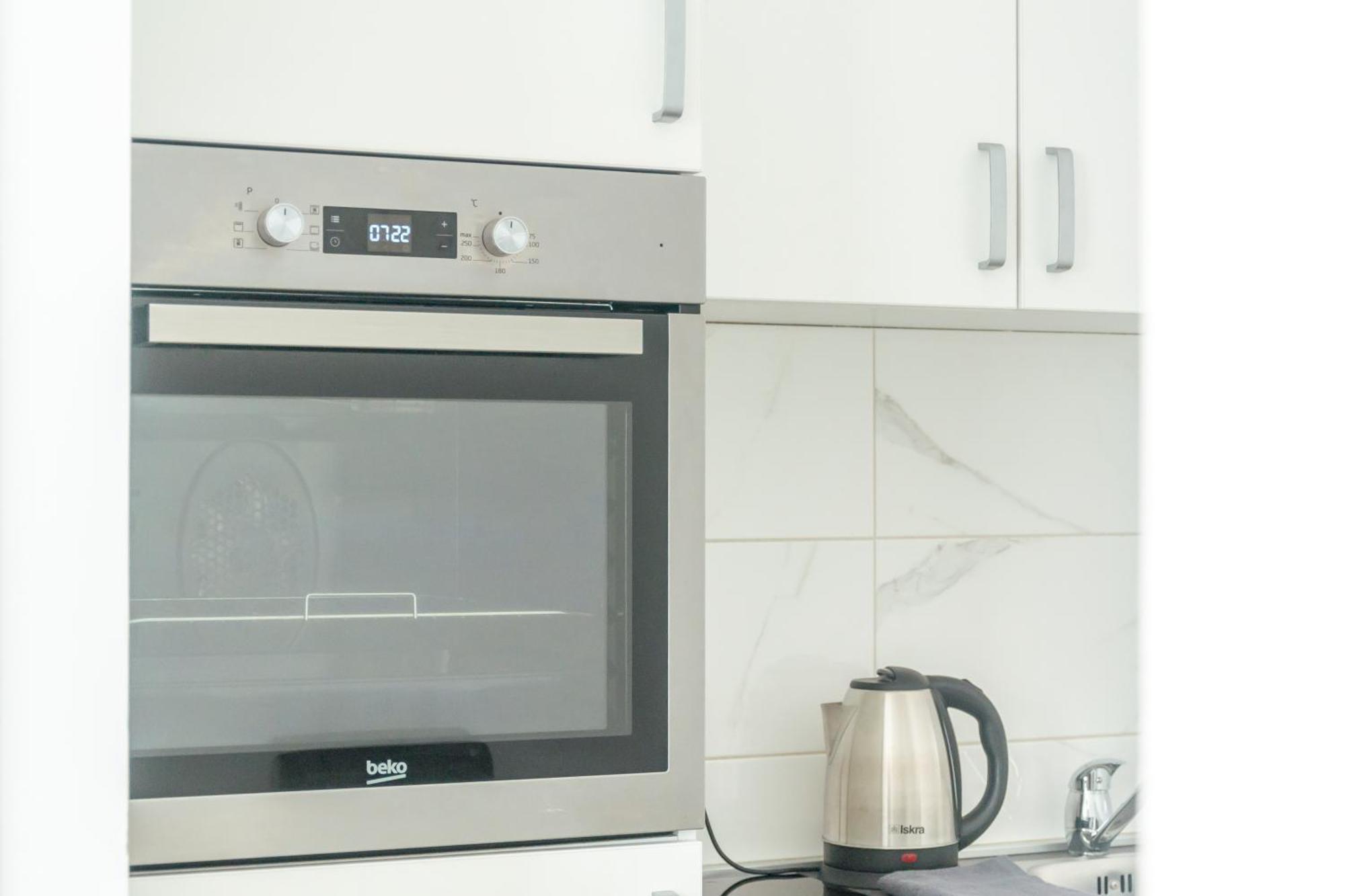 Apartment One-bedroom In The Center Of On A Quiet Street 5 Minutes To The
